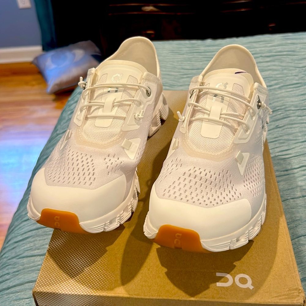 On Cloud 5 sneakers New with box-size 7